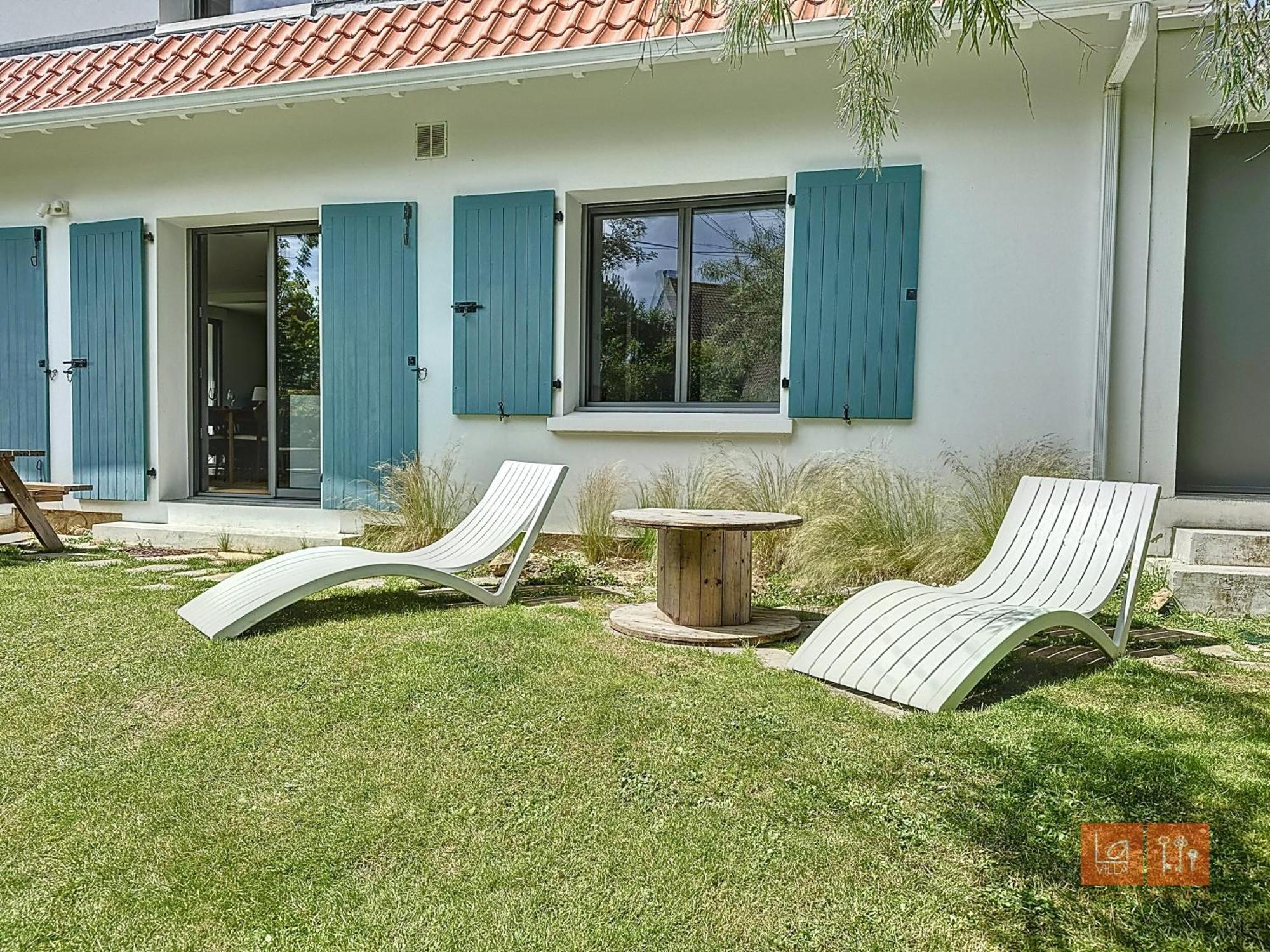 Les Pins : Rez De Jardin Proche Plage Амблете Екстериор снимка